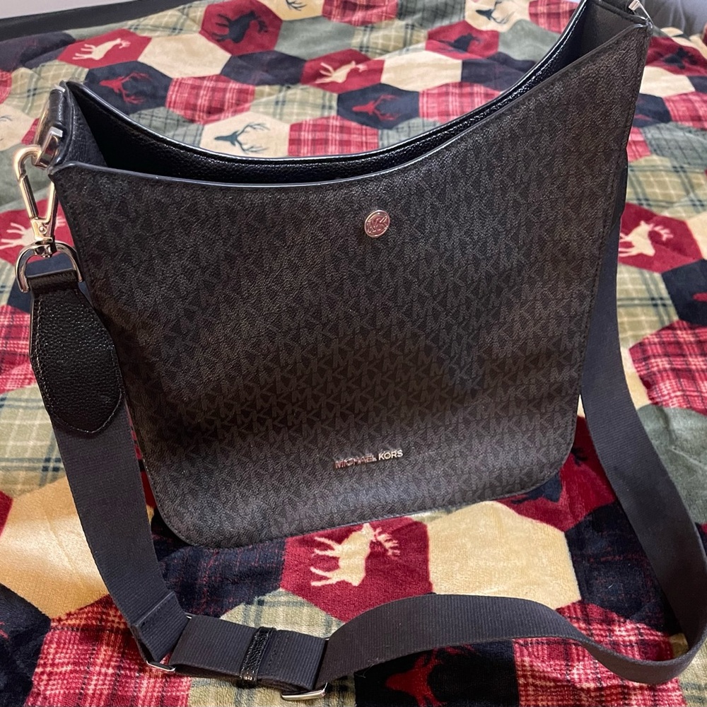 Michael Kors Briley large messenger crossbody